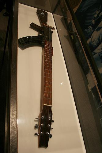 megapost fotos de guitarras y bajos ak 47 guitarra megapost fotos de guitarras y bajos