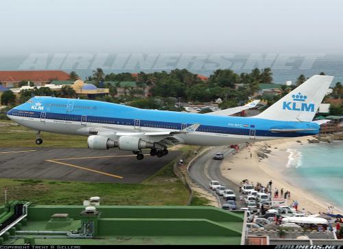 747 a pie de playa